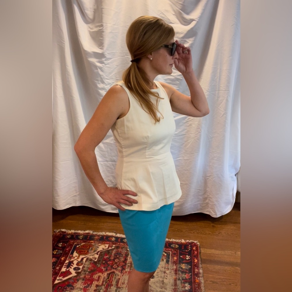 Akris Punto Turquoise skirt Size 8 like new!